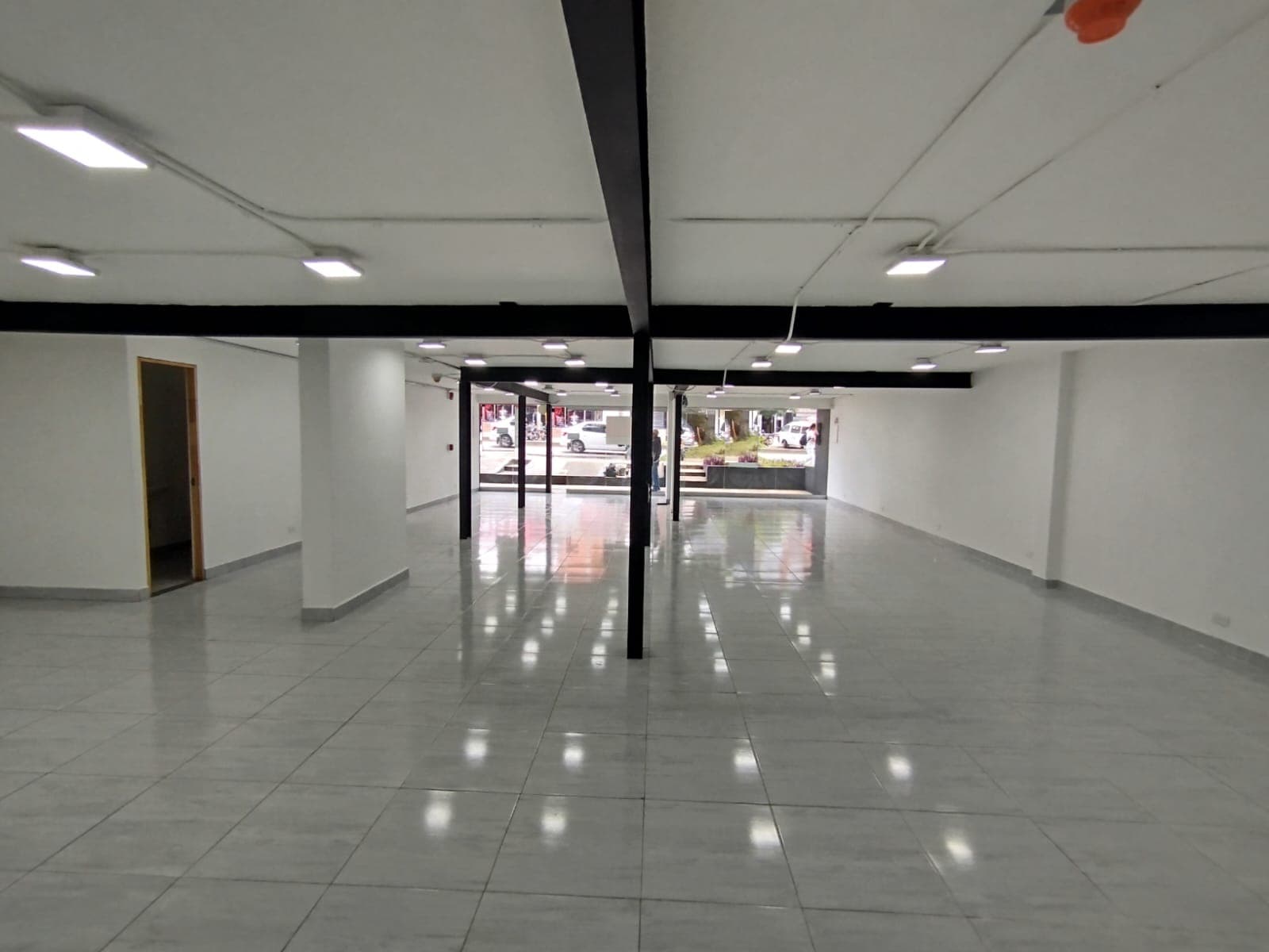 Local en arriendo en Laureles Medellín — foto 1 de 20