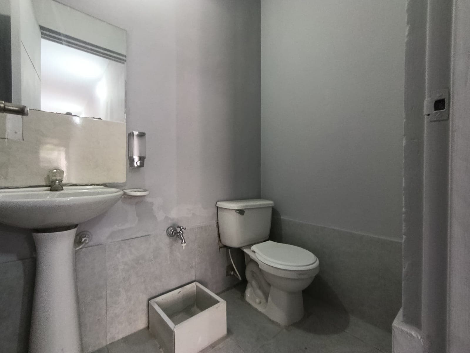 Local en arriendo en Conquistadores, Laureles, Medellín — foto 3 de 11