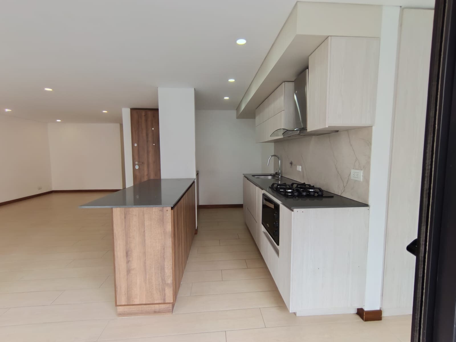 Apartamento en arriendo en Conquistadores, Laureles, Medellín — foto 1 de 20