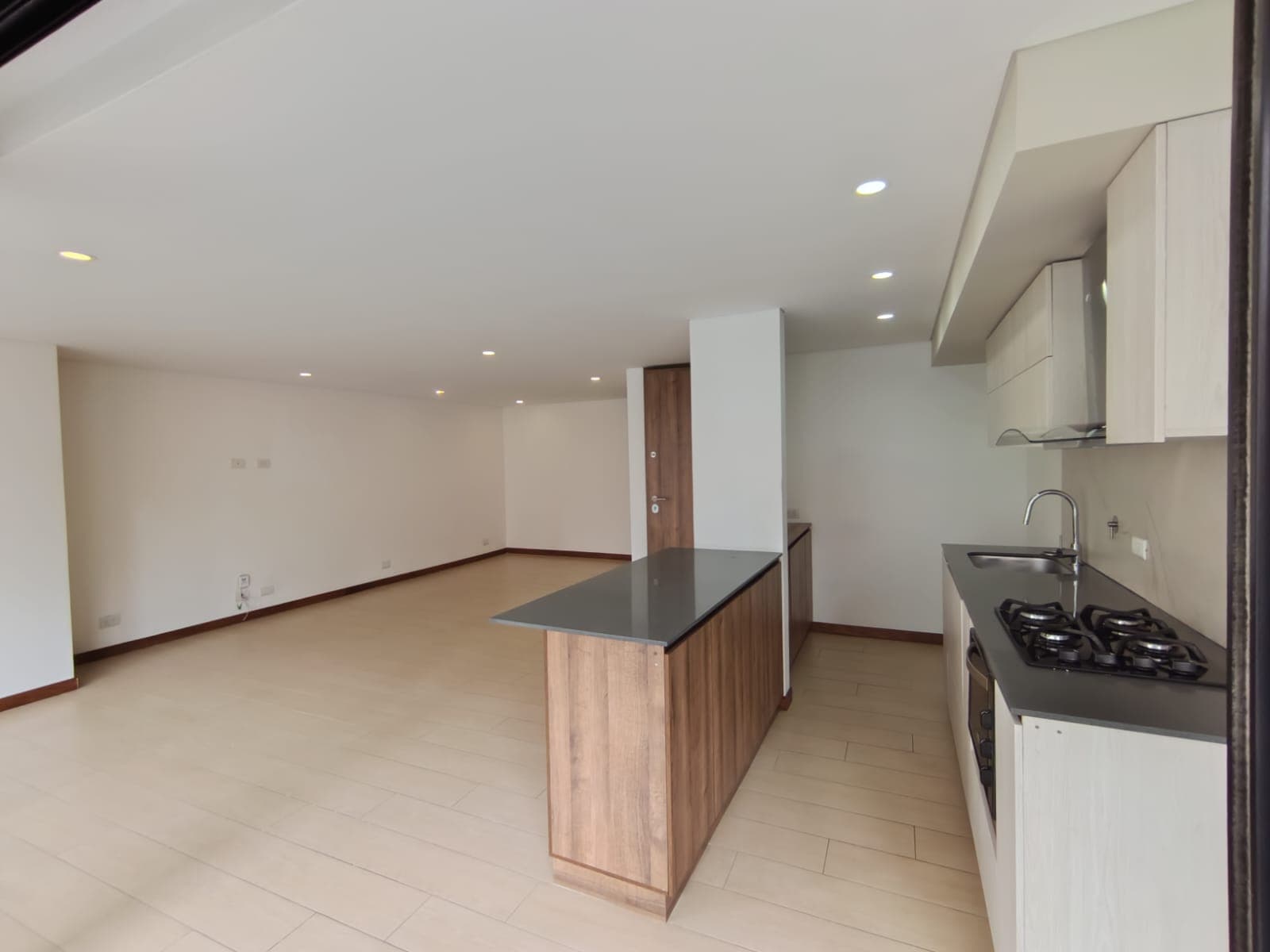 Apartamento en arriendo en Conquistadores, Laureles, Medellín — foto 2 de 20