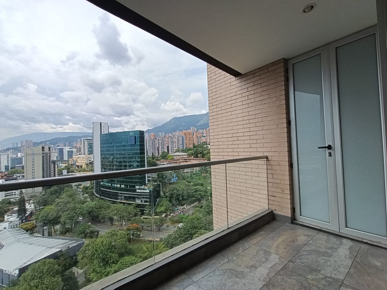 Apartamento en arriendo en Santa María De Los Ángeles, El Poblado, Medellín — foto 1 de 16