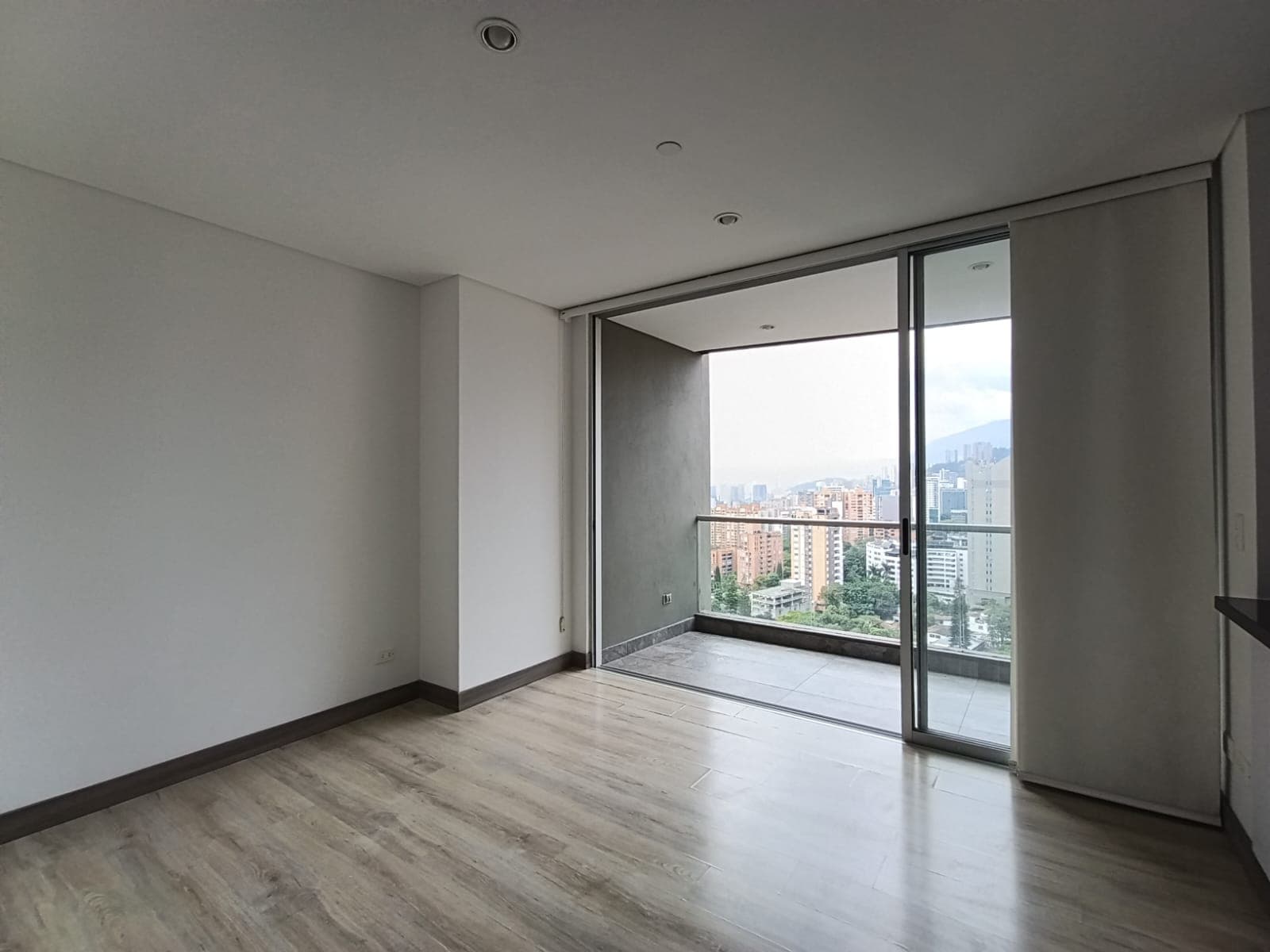 Apartamento en arriendo en Santa María De Los Ángeles, El Poblado, Medellín — foto 2 de 16