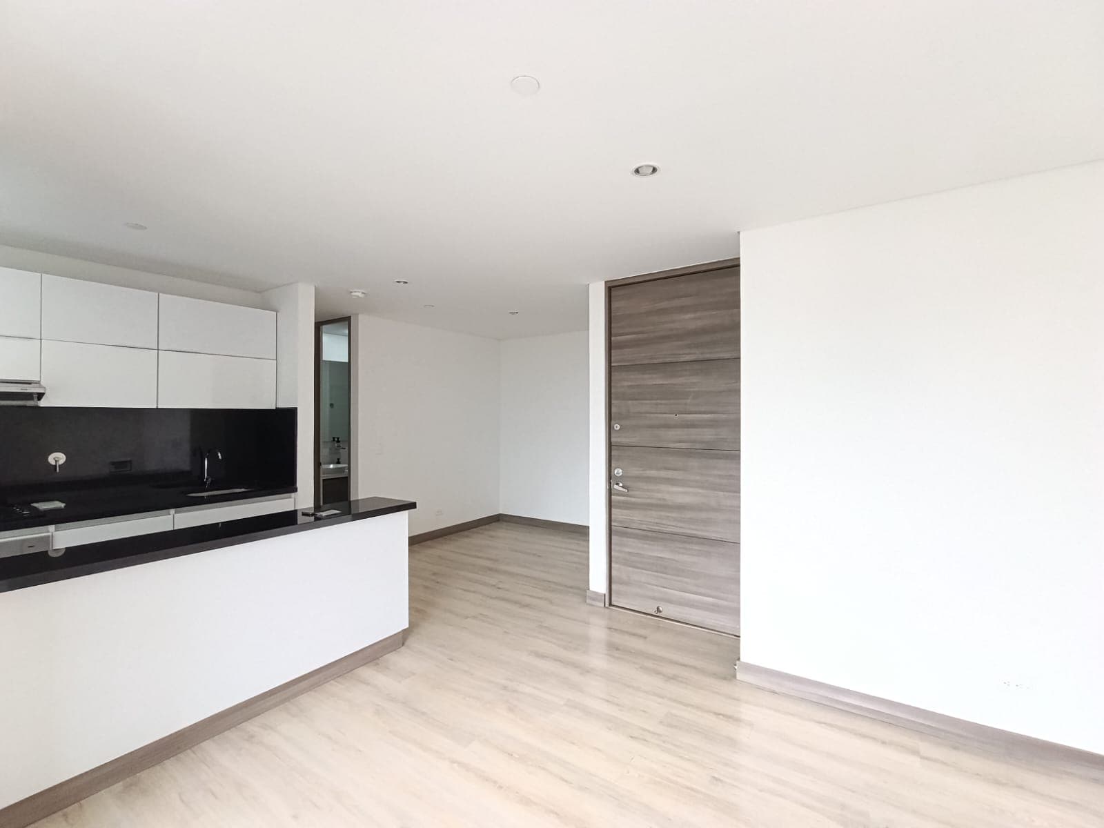 Apartamento en arriendo en Santa María De Los Ángeles, El Poblado, Medellín — foto 3 de 16