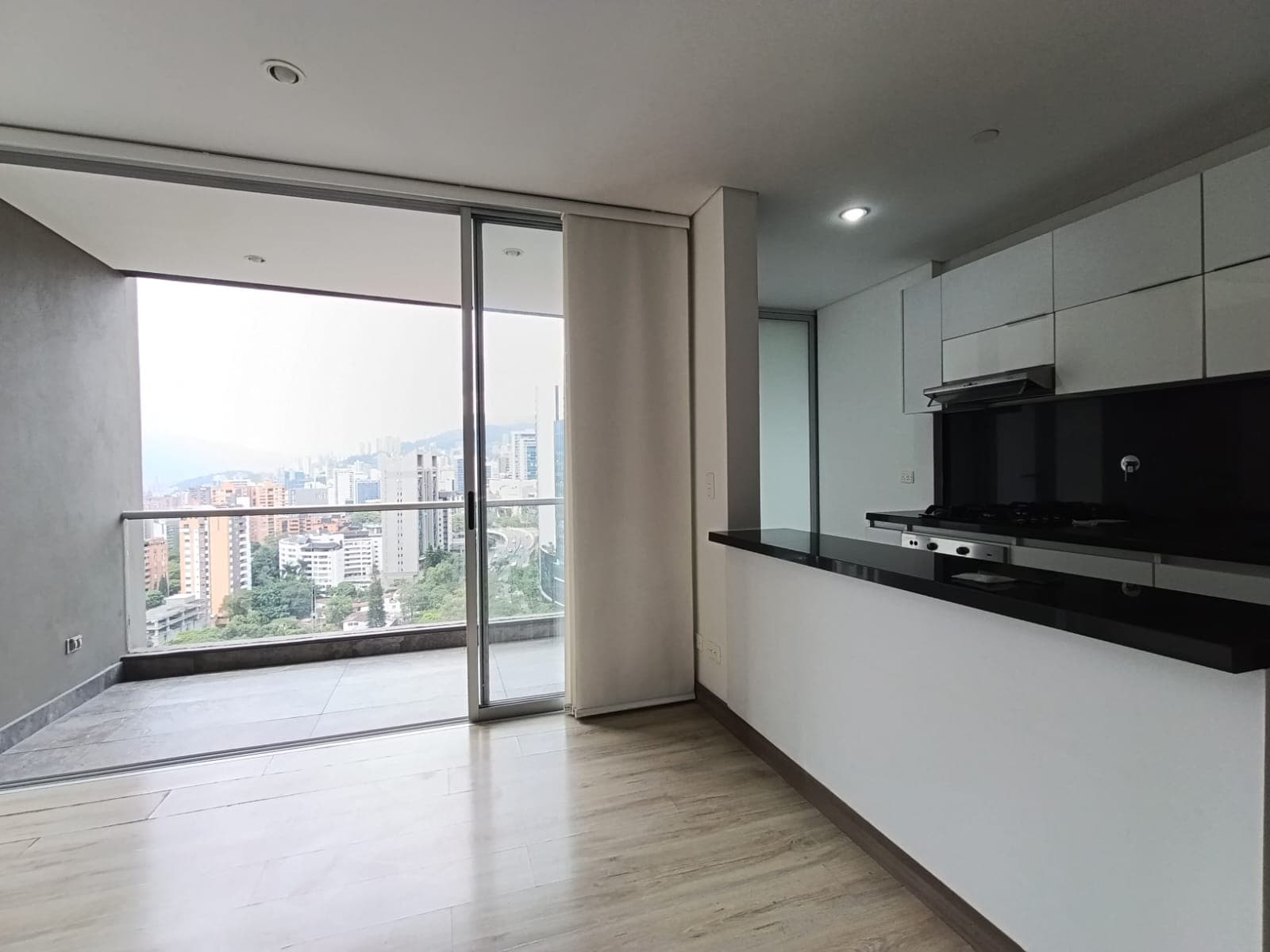 Apartamento en arriendo en Santa María De Los Ángeles, El Poblado, Medellín — foto 4 de 16