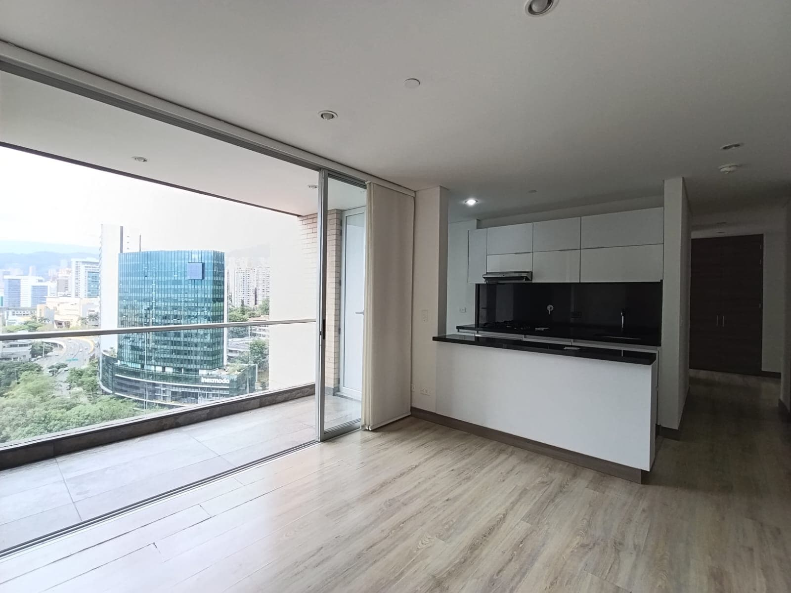 Apartamento en arriendo en Santa María De Los Ángeles, El Poblado, Medellín — foto 5 de 16
