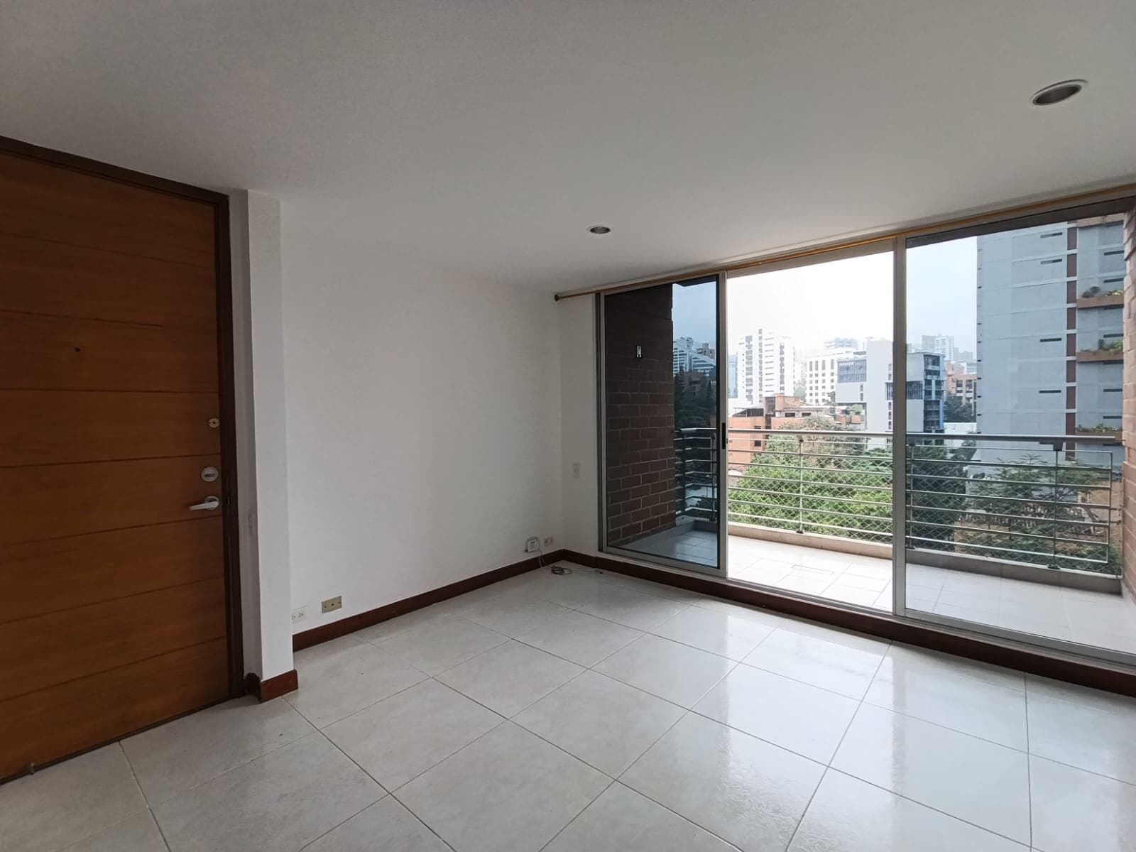 Apartamento en arriendo en Patio Bonito, El Poblado, Medellín — foto 2 de 11