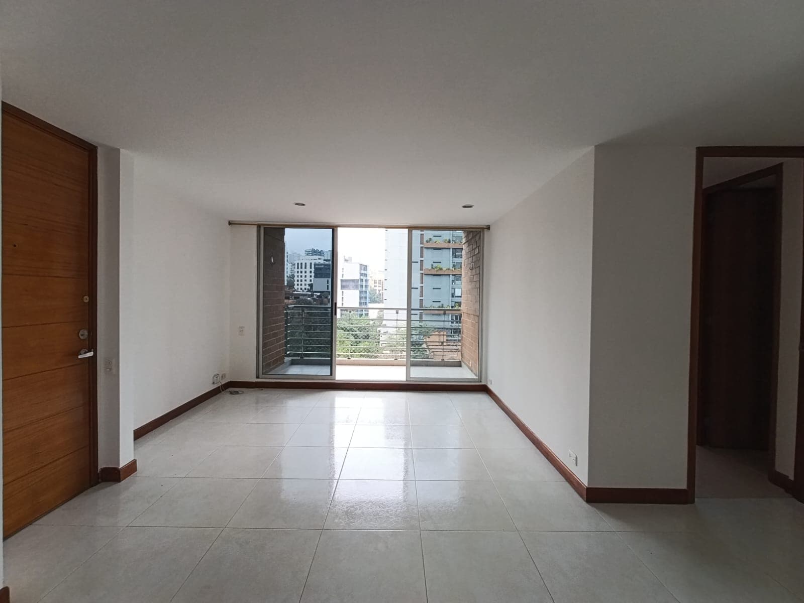 Apartamento en arriendo en Patio Bonito, El Poblado, Medellín — foto 3 de 11