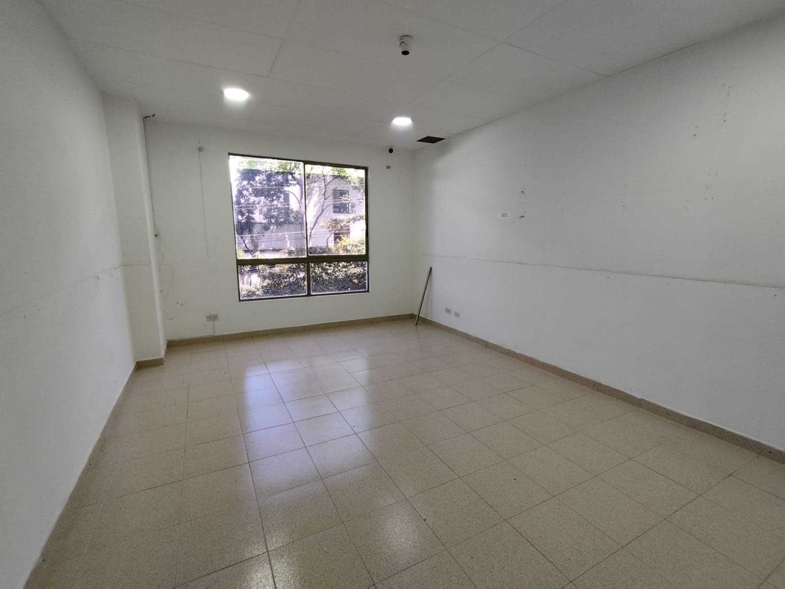 Oficina en arriendo en Patio Bonito, El Poblado, Medellín — foto 1 de 8