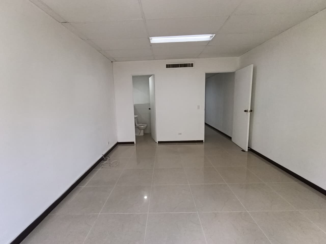 Oficina en arriendo en Patio Bonito, El Poblado, Medellín — foto 4 de 10