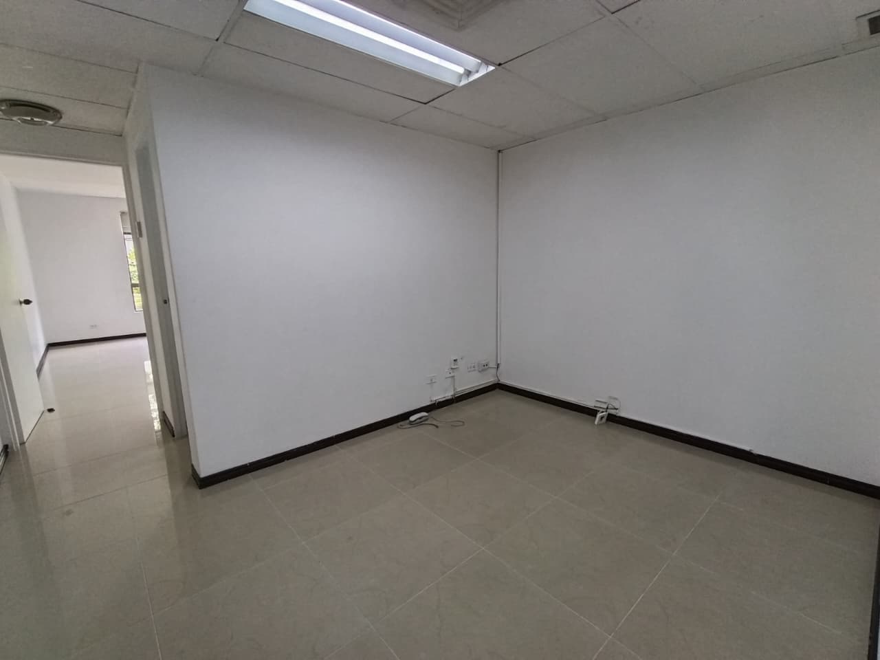 Oficina en arriendo en Patio Bonito, El Poblado, Medellín — foto 5 de 10