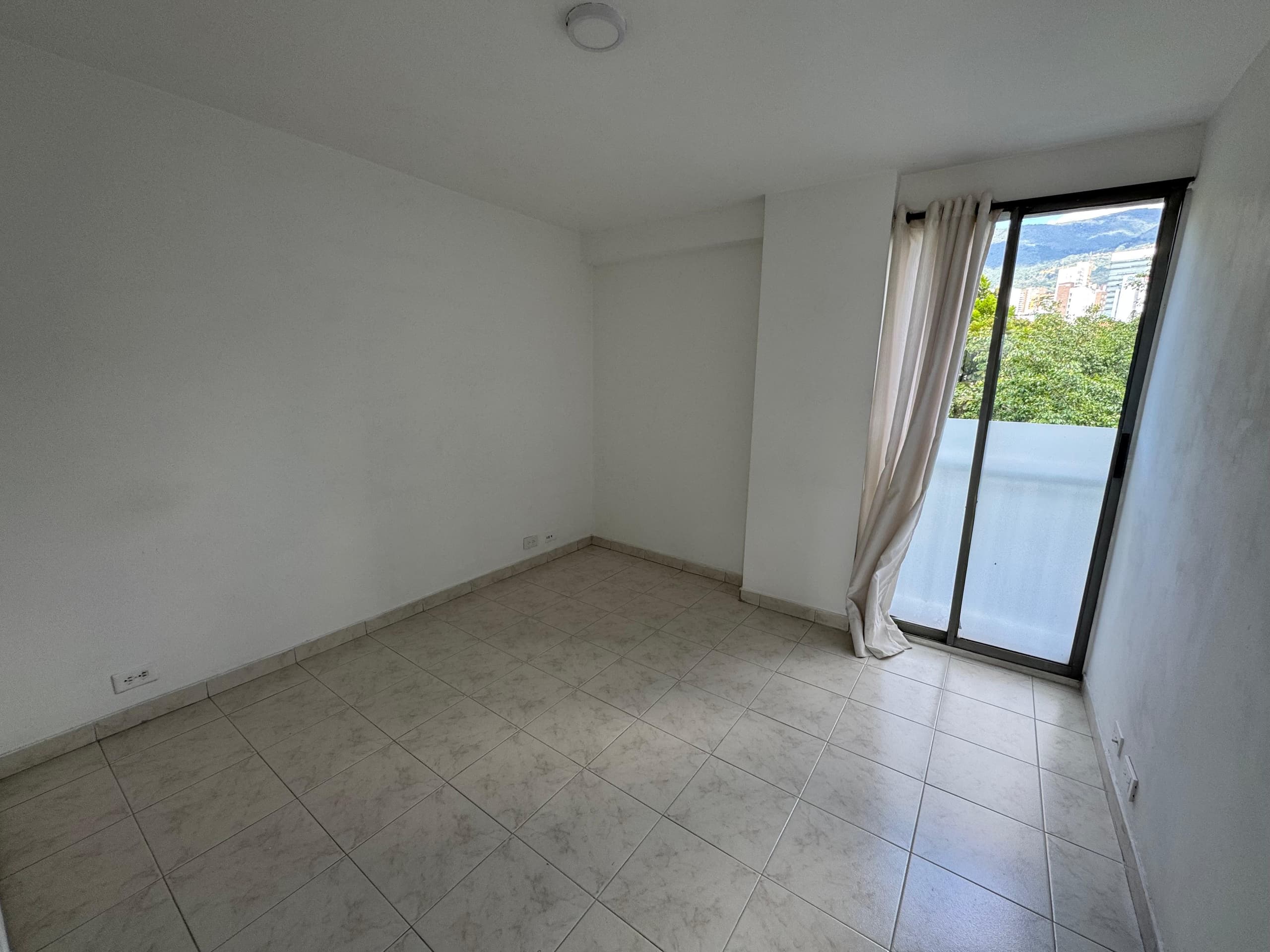 Apartamento en arriendo en Aguacatala, El Poblado, Medellín — foto 2 de 12