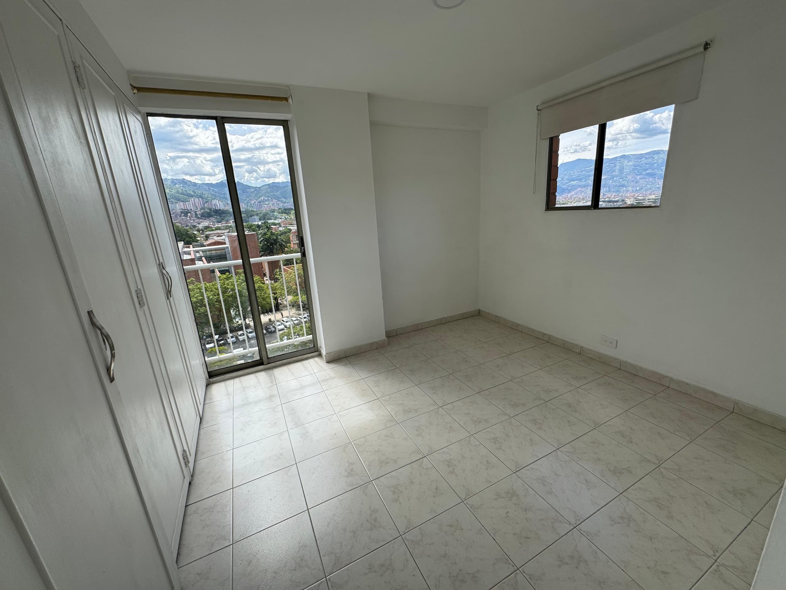 Apartamento en arriendo en Aguacatala, El Poblado, Medellín — foto 5 de 12