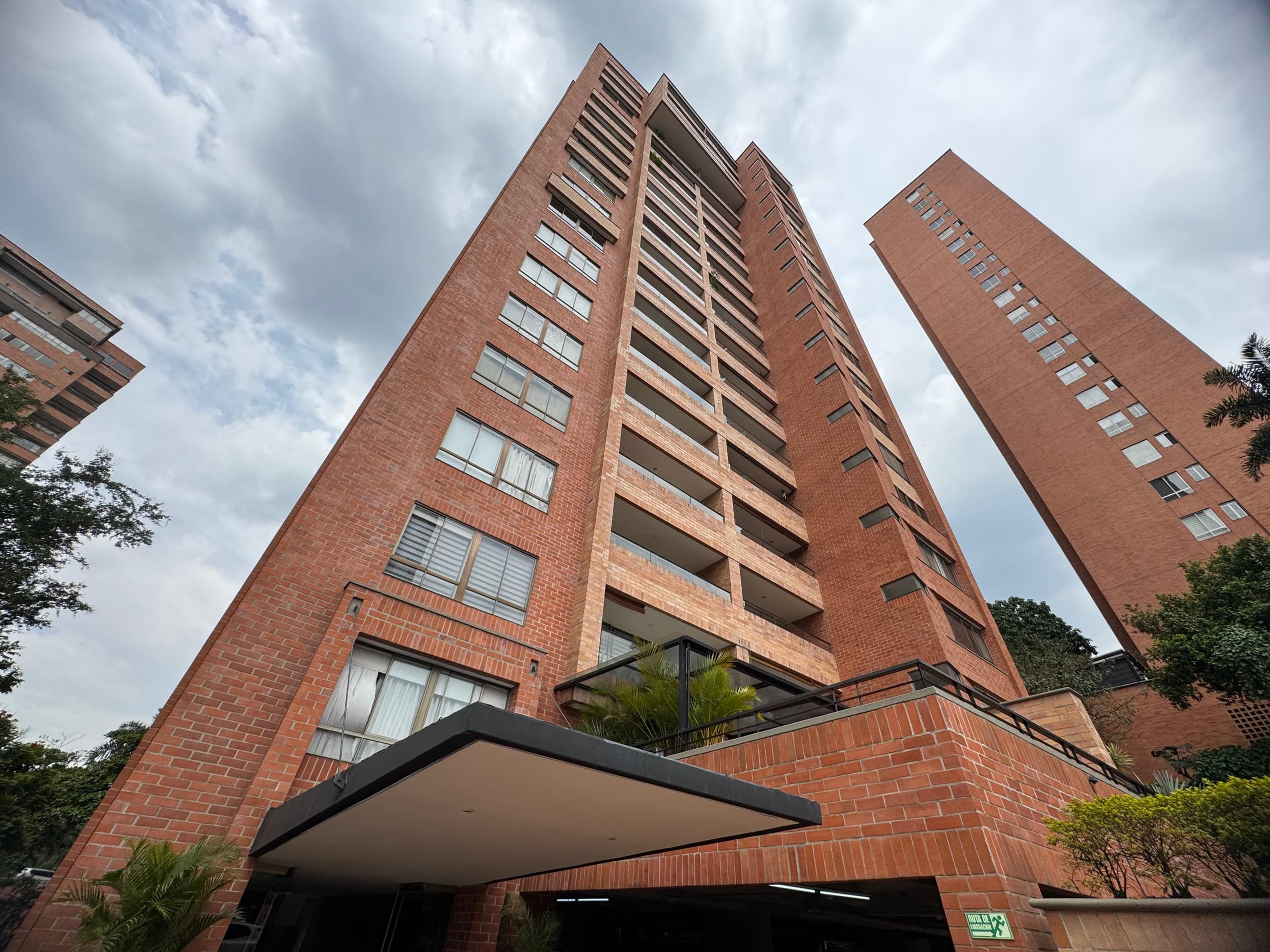Apartamento en arriendo en Loma De Los Parra, El Poblado, Medellín — foto 2 de 20