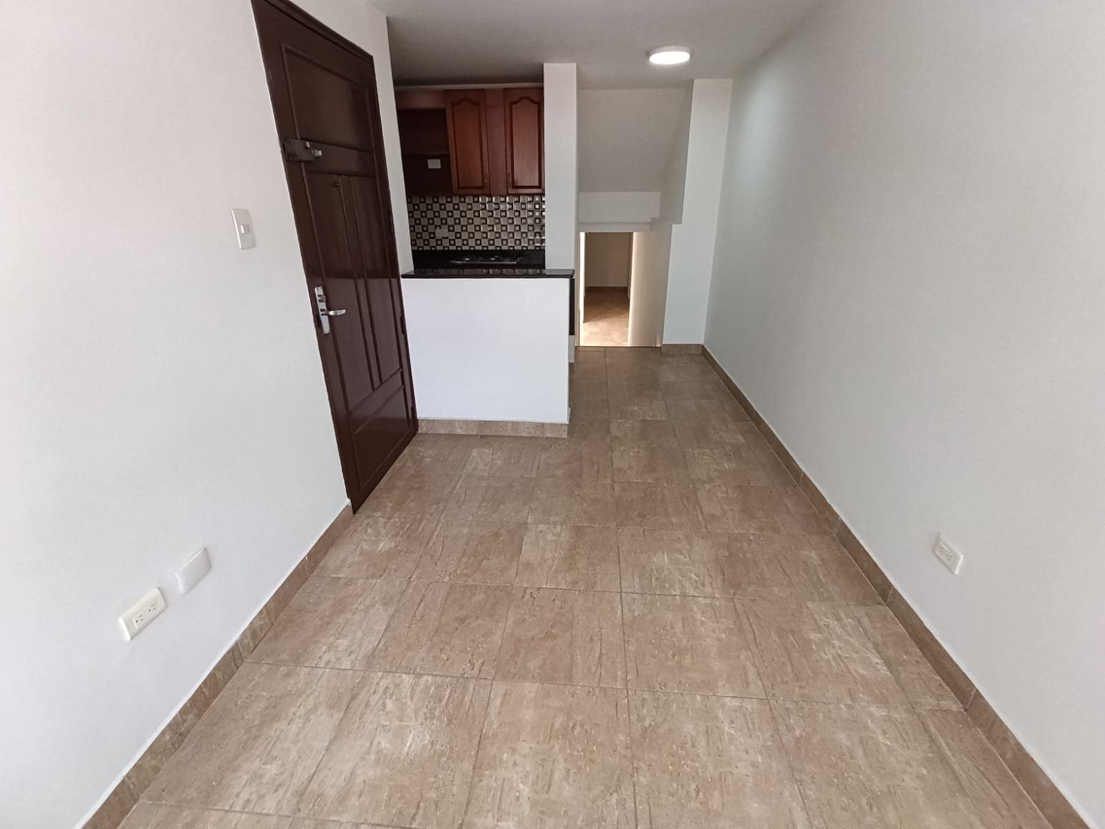Casa Comercial en arriendo en Laureles Medellín — foto 1 de 11