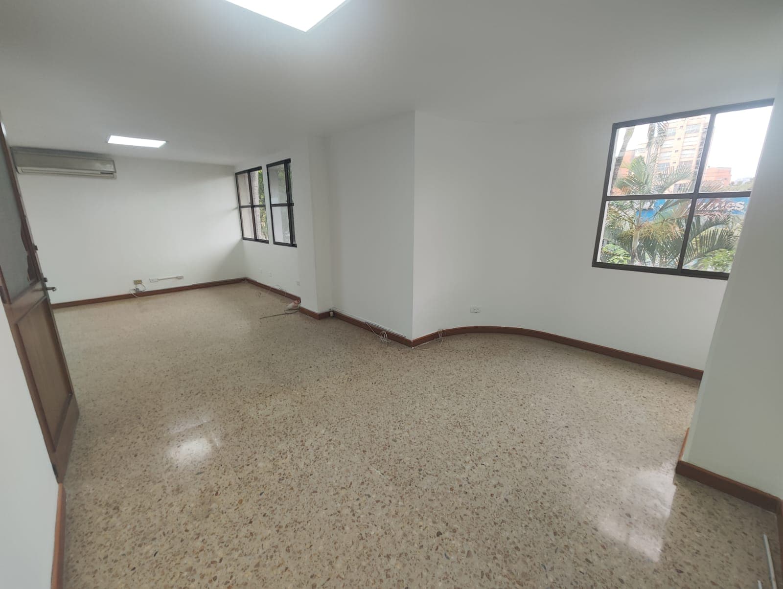 Oficina en arriendo en Laureles, Medellín — foto 1 de 8