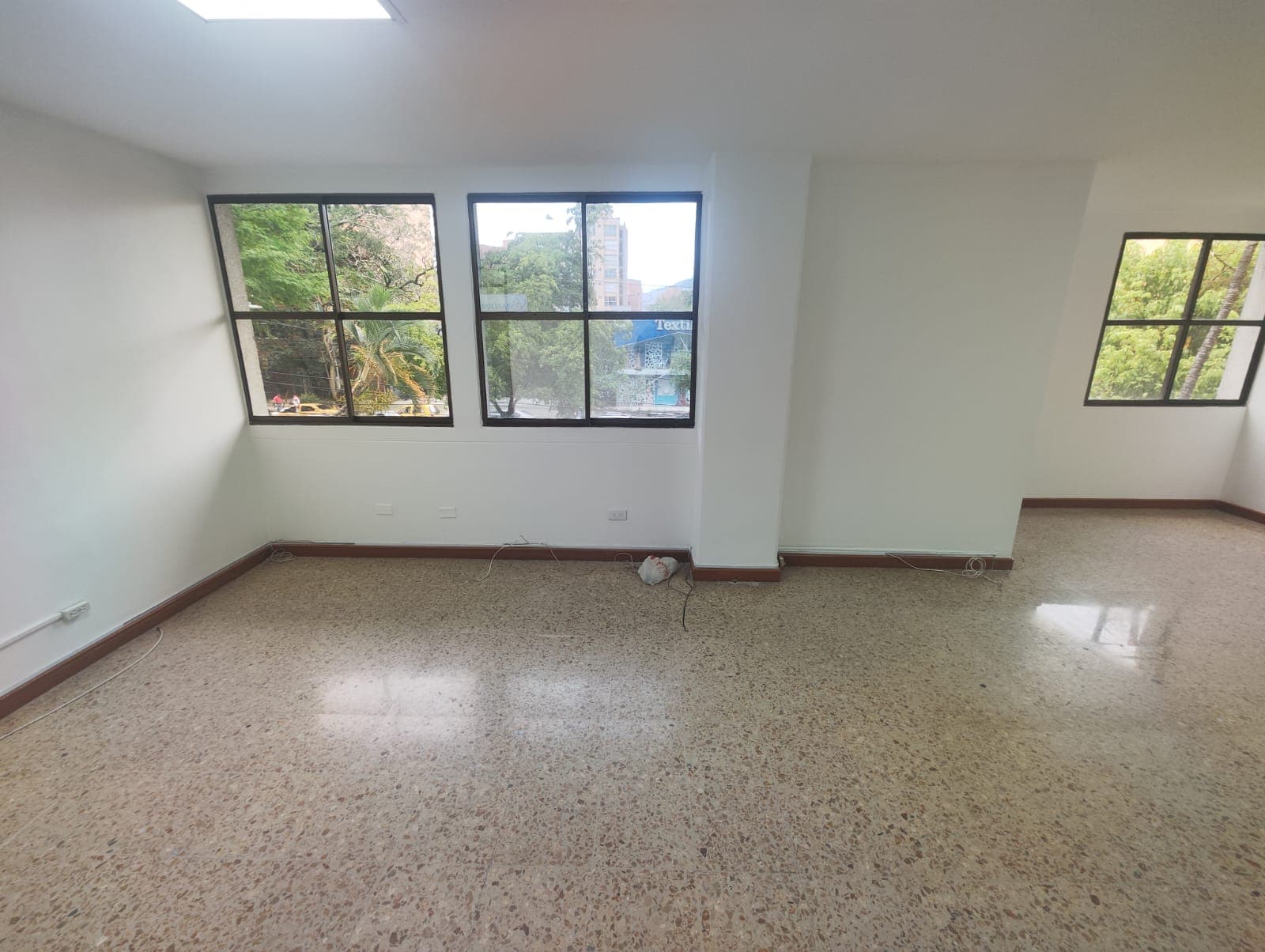 Oficina en arriendo en Laureles, Medellín — foto 2 de 8