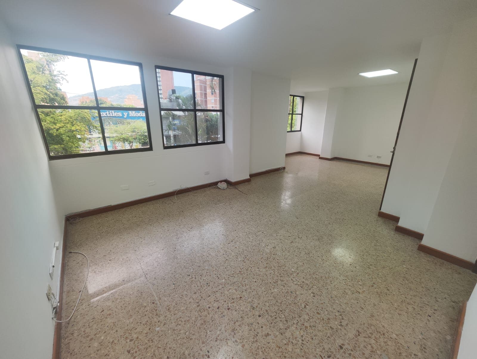 Oficina en arriendo en Laureles, Medellín — foto 4 de 8