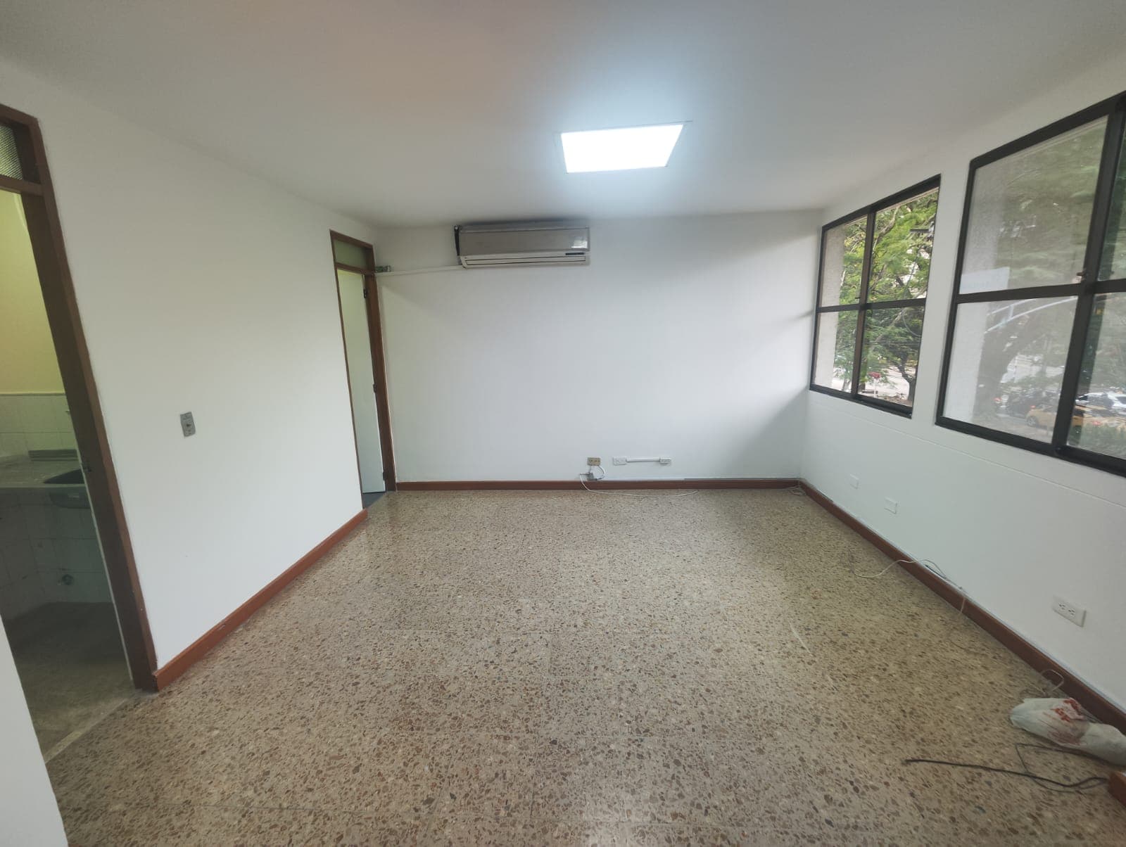 Oficina en arriendo en Laureles, Medellín — foto 5 de 8