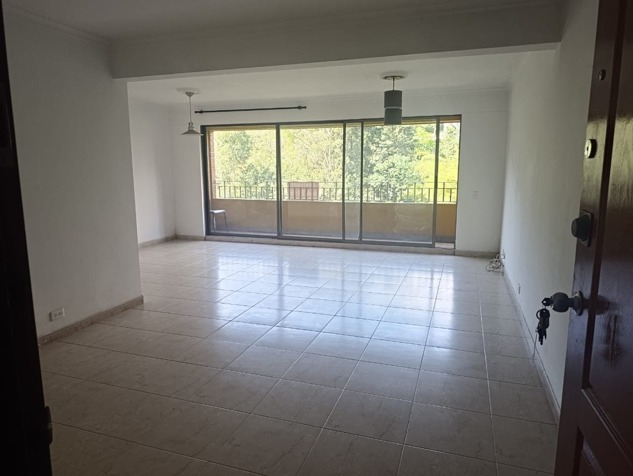 Apartamento en arriendo en La Castellana, Laureles, Medellín — foto 1 de 13