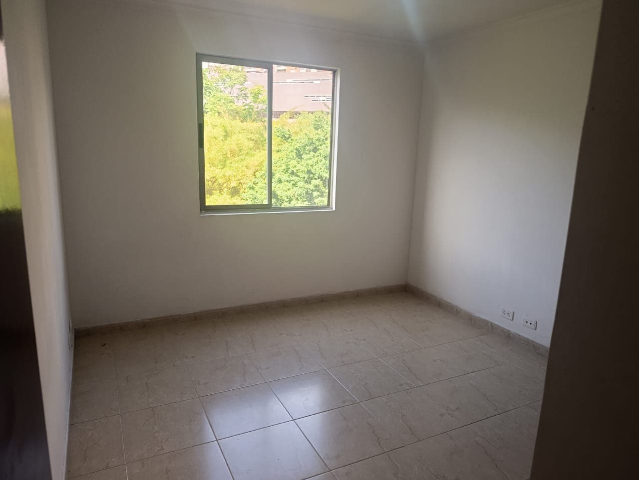 Apartamento en arriendo en La Castellana, Laureles, Medellín — foto 3 de 13