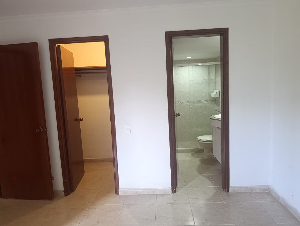 Apartamento en arriendo en La Castellana, Laureles, Medellín — foto 5 de 13