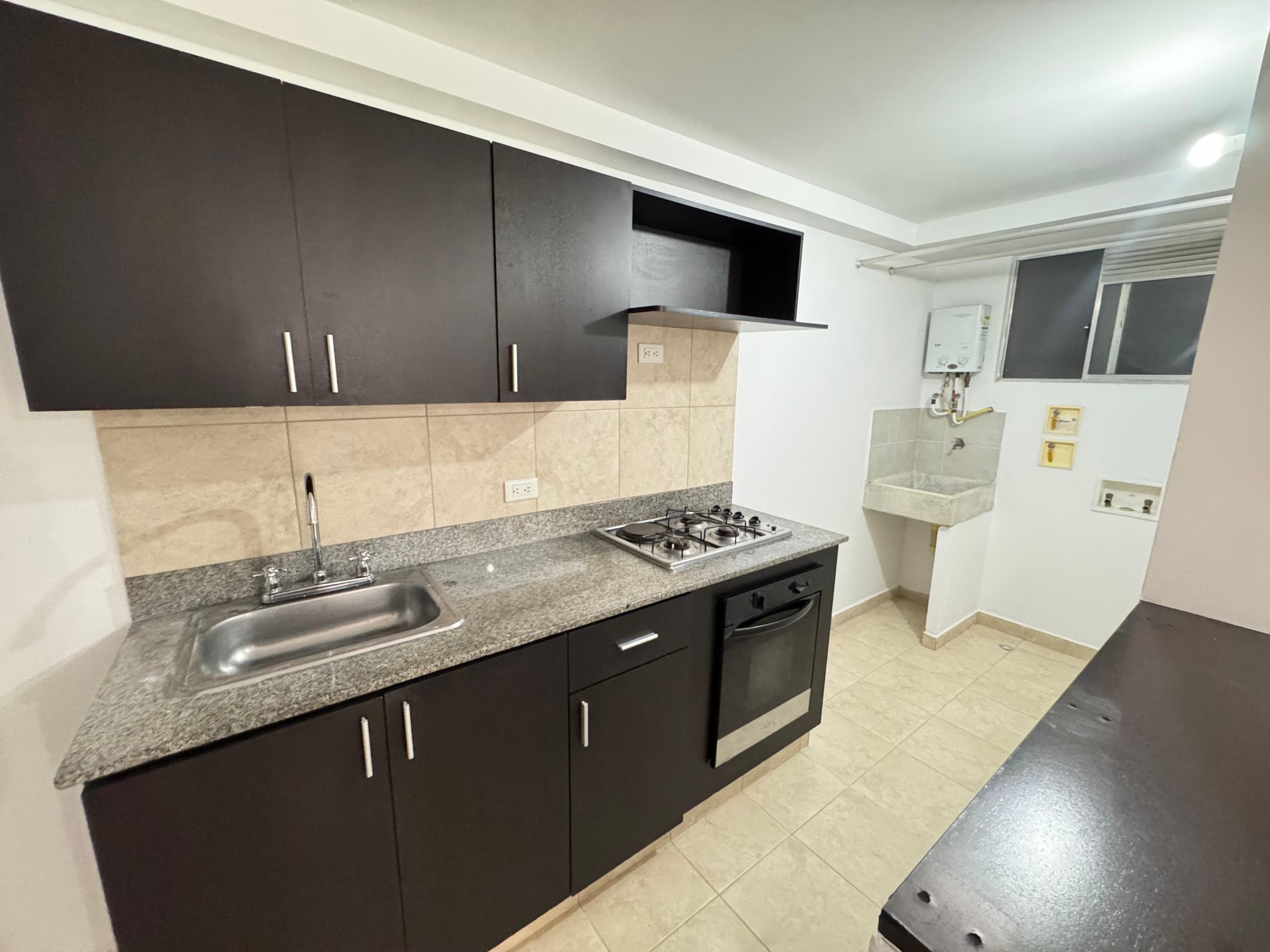 Apartamento en arriendo en Ciudad del Rio, El Poblado, Medellín — foto 2 de 15