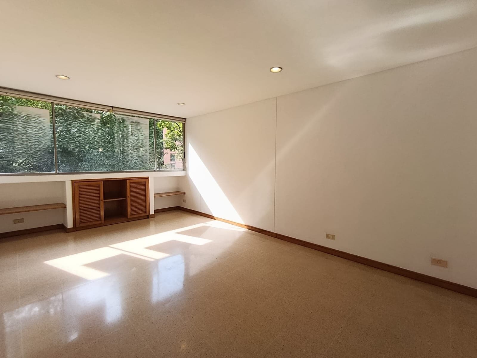 Apartamento en arriendo en Lalinde, El Poblado, Medellín — foto 1 de 17