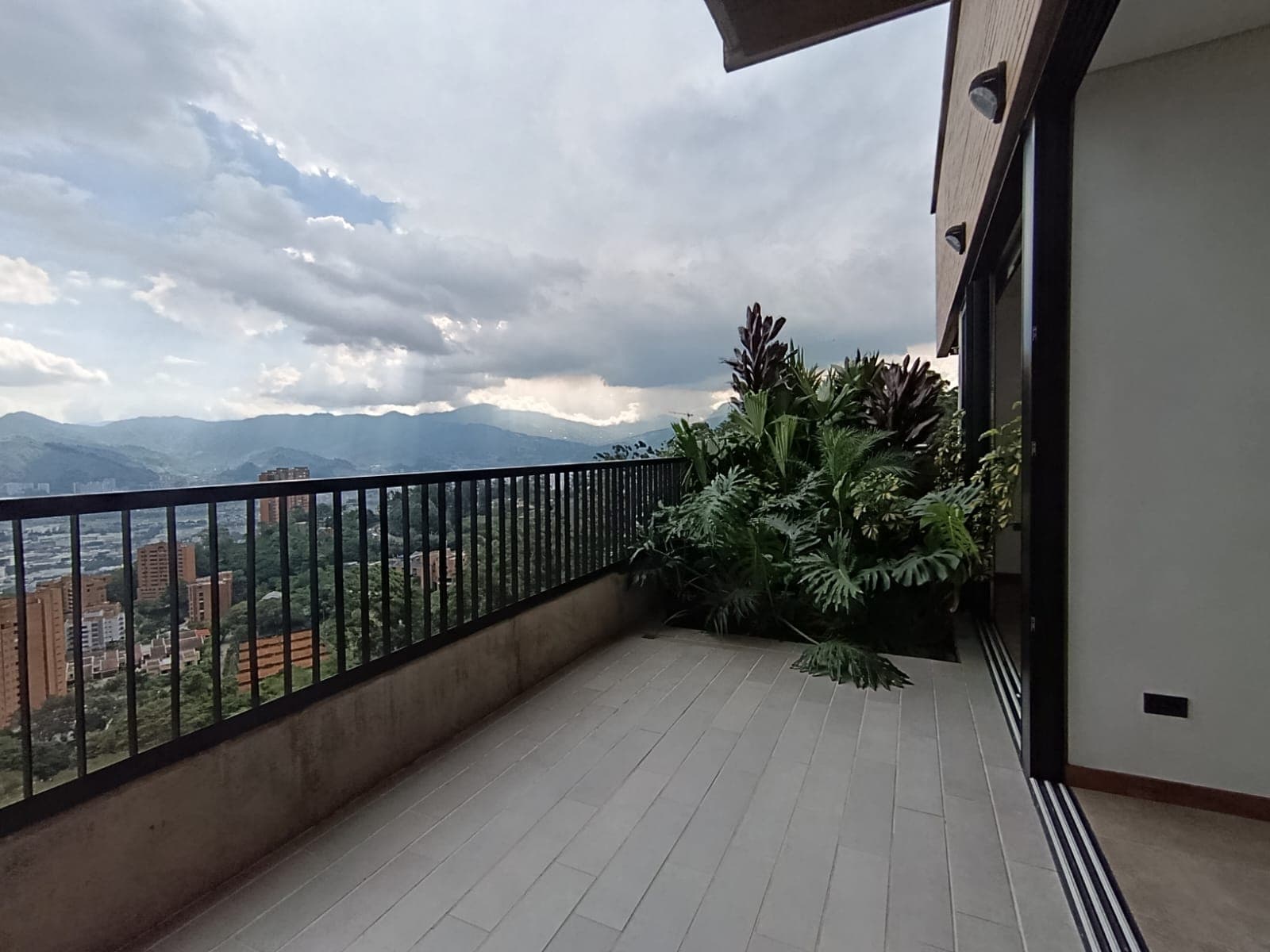 Apartamento en arriendo en Las Palmas, Centro, Medellín — foto 1 de 15