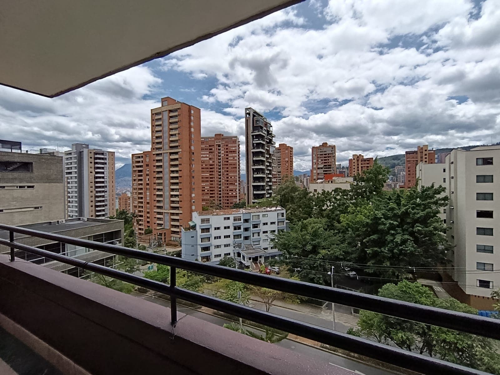 Apartamento en arriendo en Loma De Los Parra, El Poblado, Medellín — foto 1 de 16