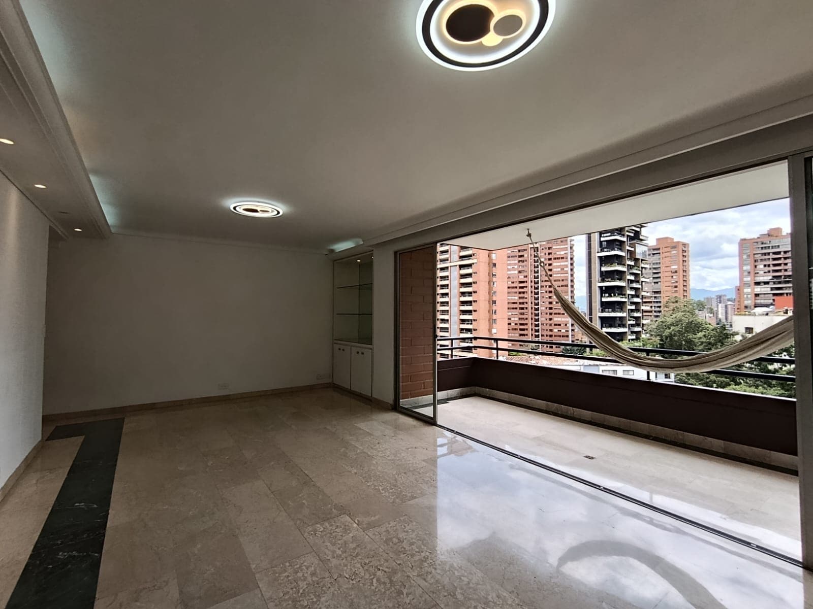 Apartamento en arriendo en Loma De Los Parra, El Poblado, Medellín — foto 2 de 16