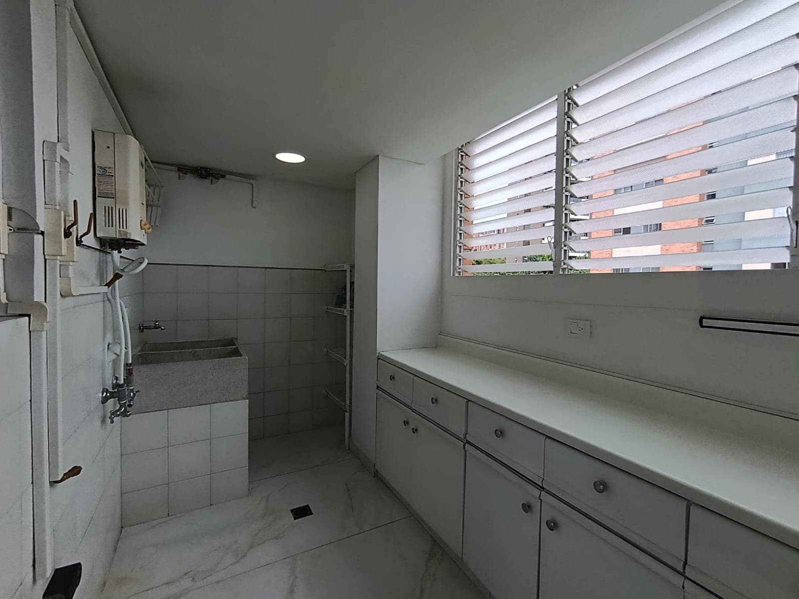 Apartamento en arriendo en Loma De Los Parra, El Poblado, Medellín — foto 5 de 16