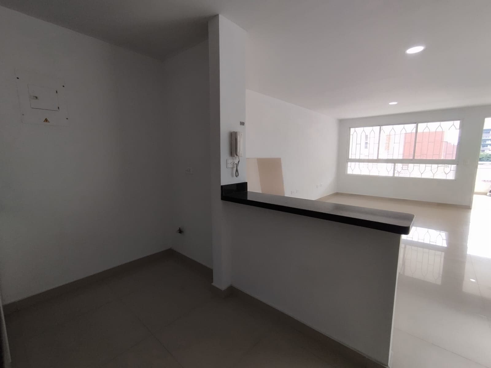 Apartamento en arriendo en La Castellana, Laureles, Medellín — foto 1 de 20