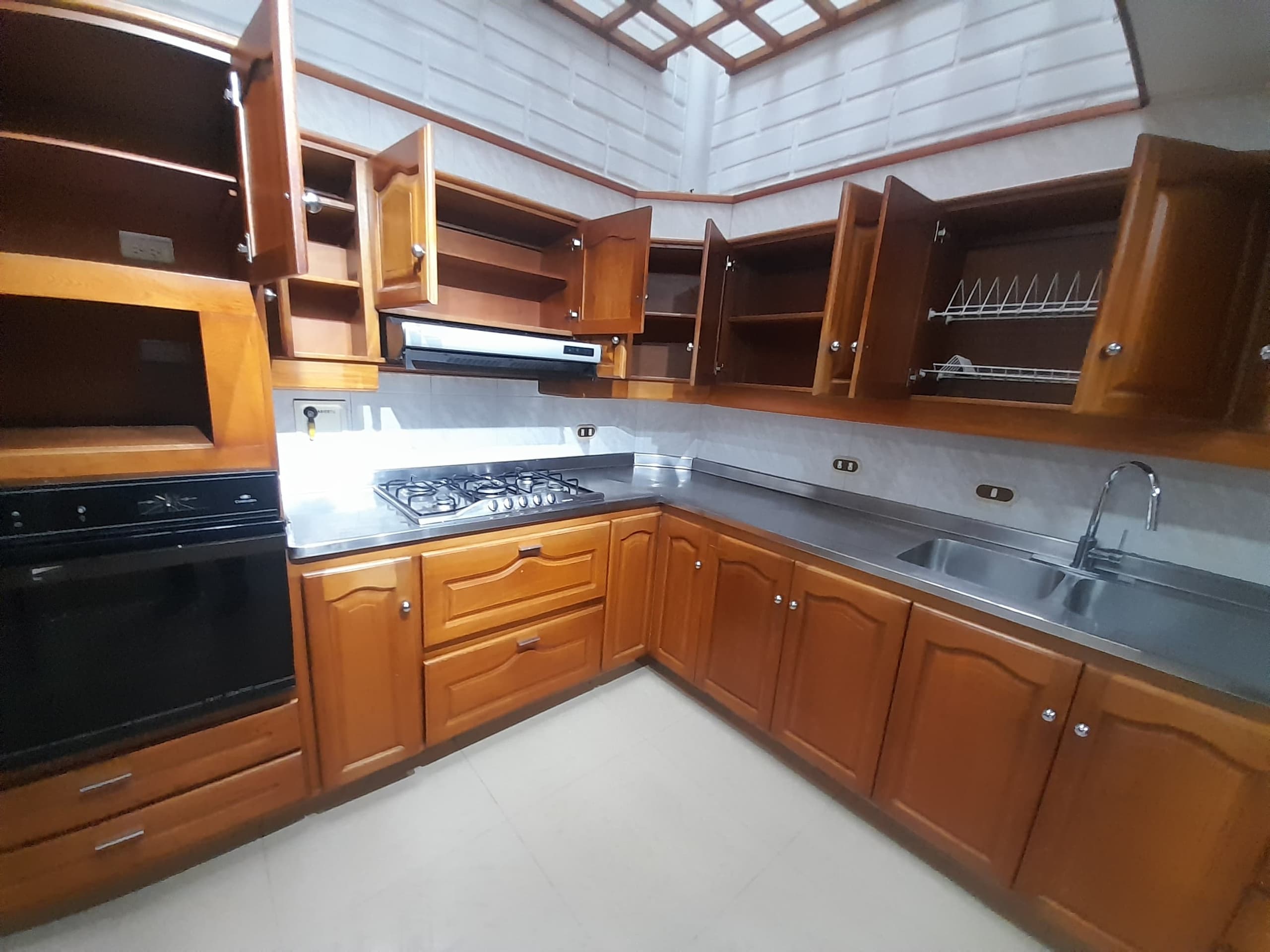 Casa Vivienda en arriendo en Los Balsos, El Poblado, Medellín — foto 2 de 20