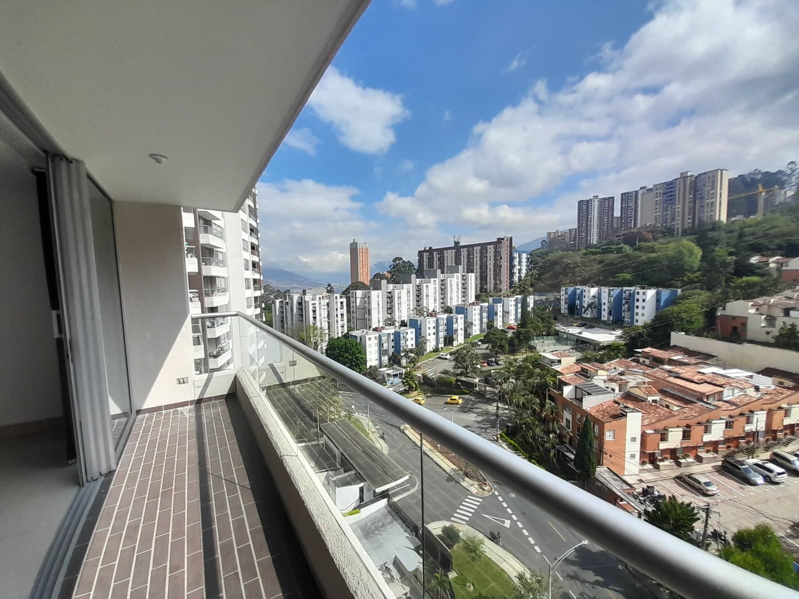 Apartamento en arriendo en Loma Del Indio, El Poblado, Medellín — foto 1 de 20