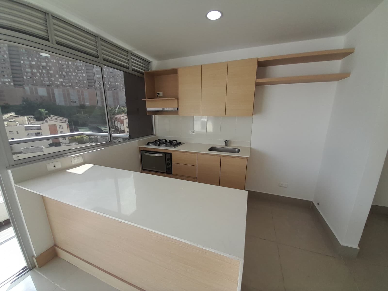 Apartamento en arriendo en Loma Del Indio, El Poblado, Medellín — foto 4 de 20