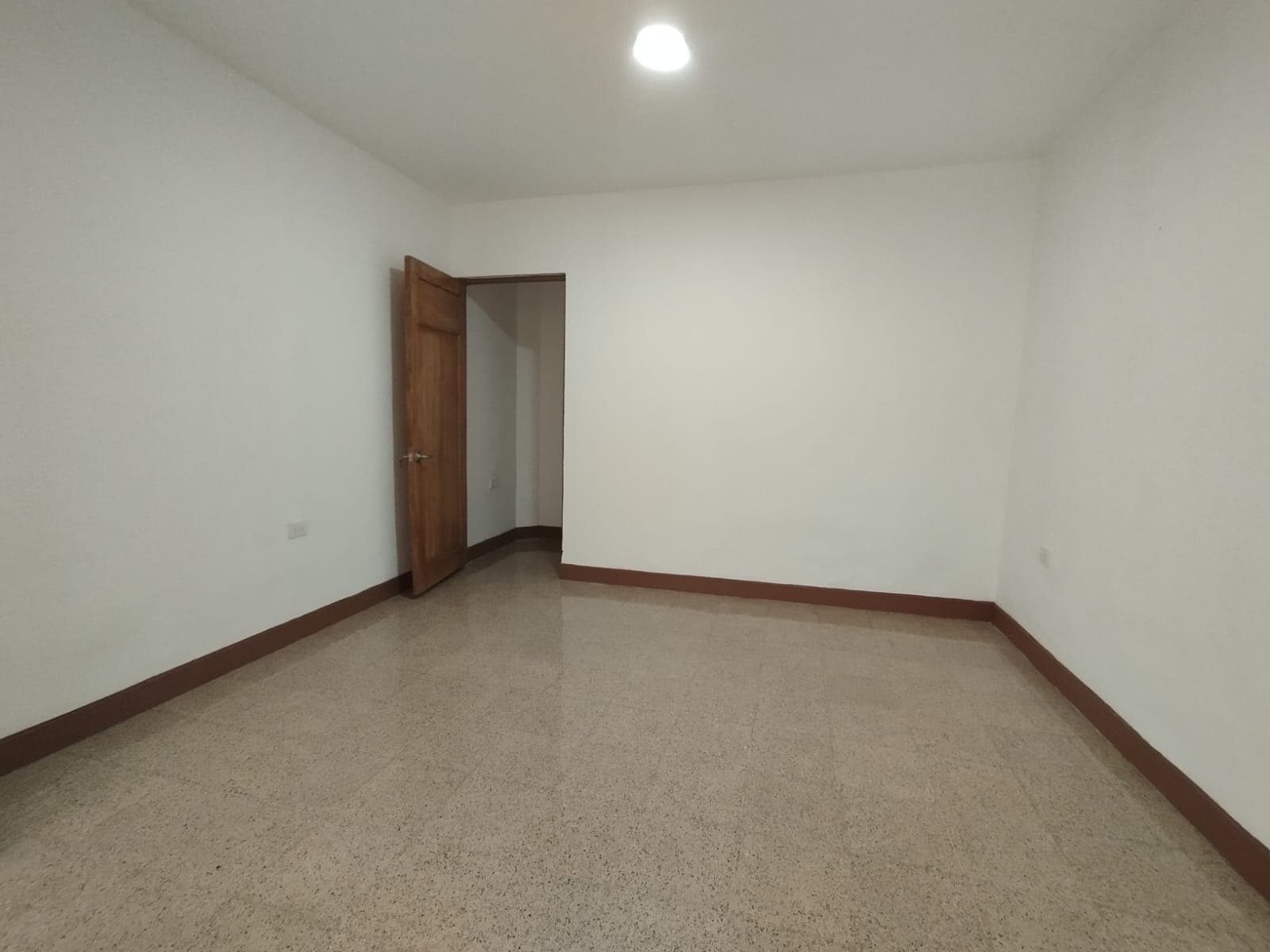 Casa Vivienda en arriendo en Simón Bolívar, La America, Medellín — foto 1 de 11