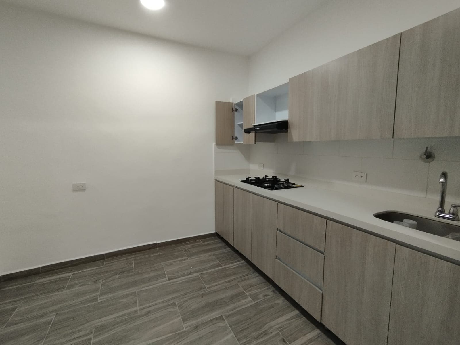 Casa Vivienda en arriendo en Simón Bolívar, La America, Medellín — foto 2 de 11