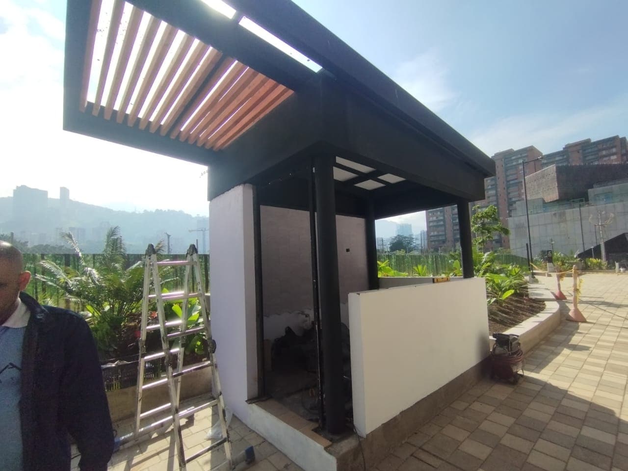 Local en arriendo en Ciudad Del Rio, El Poblado, Medellín — foto 2 de 9