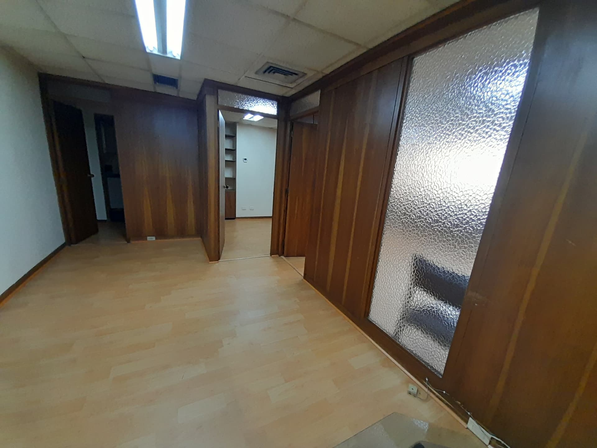 Oficina en arriendo en Castropol, El Poblado, Medellín — foto 1 de 10
