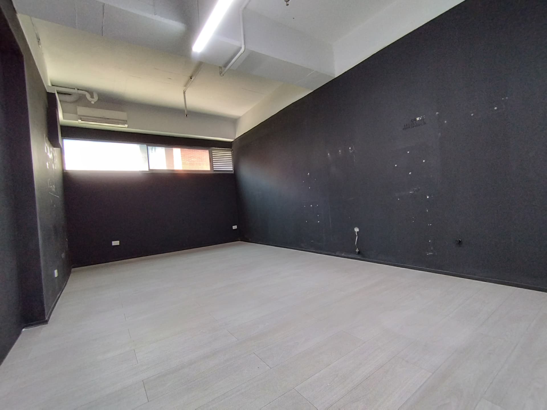 Local en arriendo en Castropol, El Poblado, Medellín — foto 1 de 6