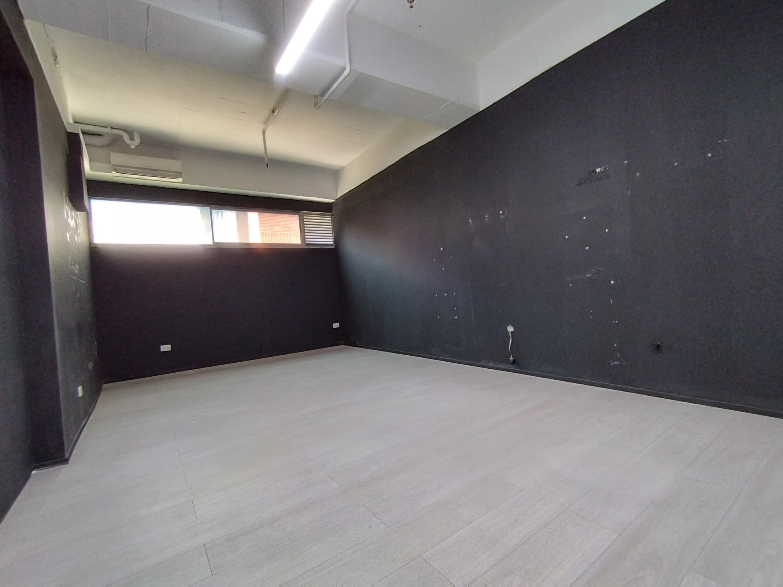 Local en arriendo en Castropol, El Poblado, Medellín — foto 1 de 6