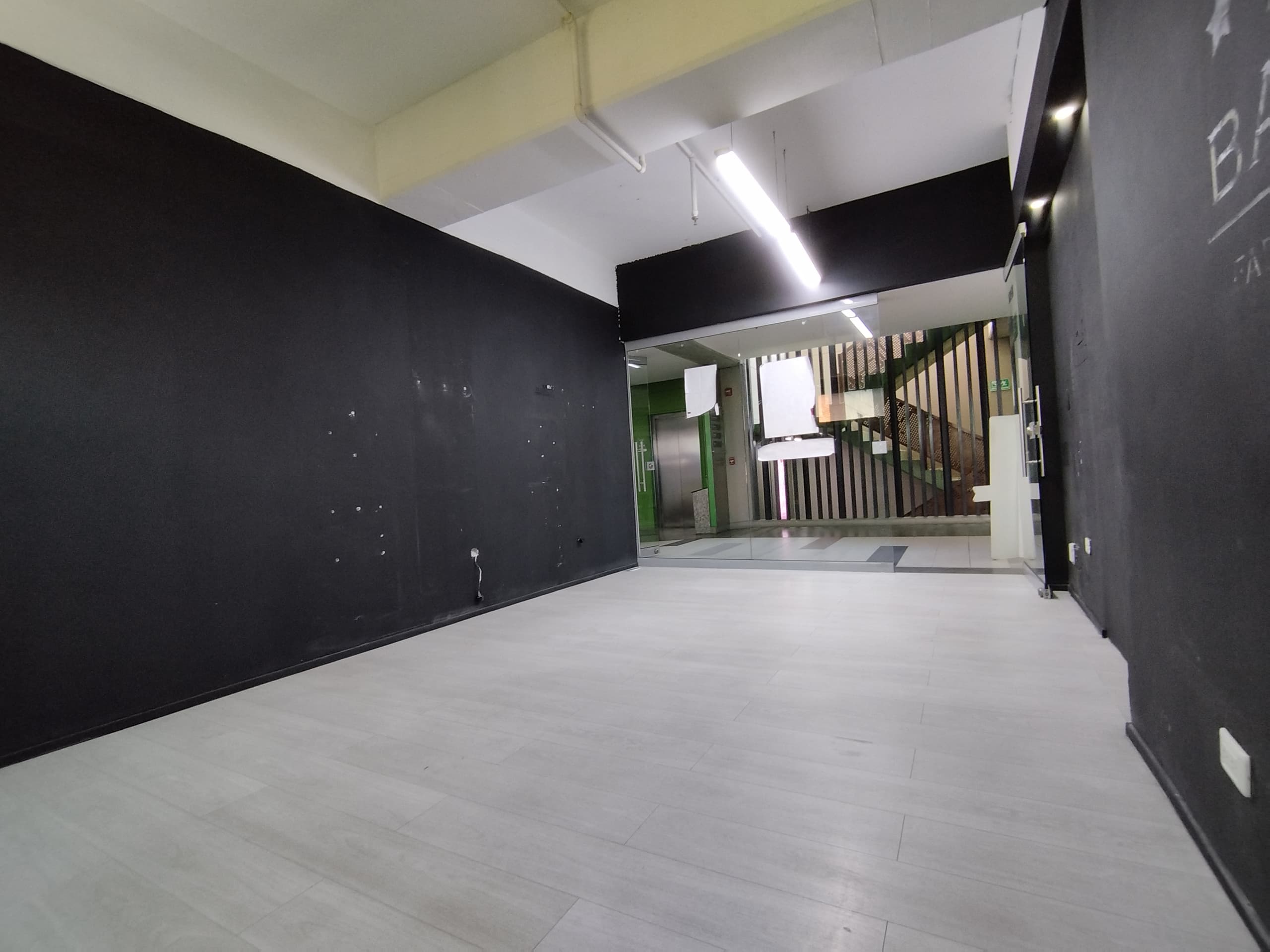 Local en arriendo en Castropol, El Poblado, Medellín — foto 3 de 6
