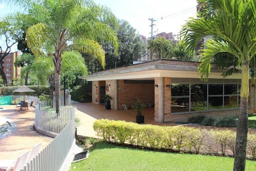 Apartamento en arriendo en Loma del Escobero Envigado — foto 1 de 14