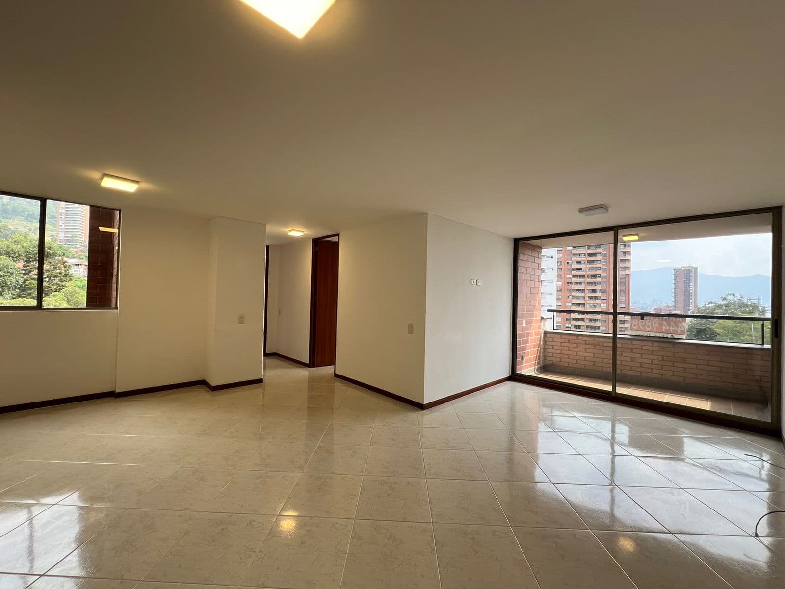 Apartamento en arriendo en La Visitacion Los Gonzalez, El Poblado, Medellín — foto 2 de 16