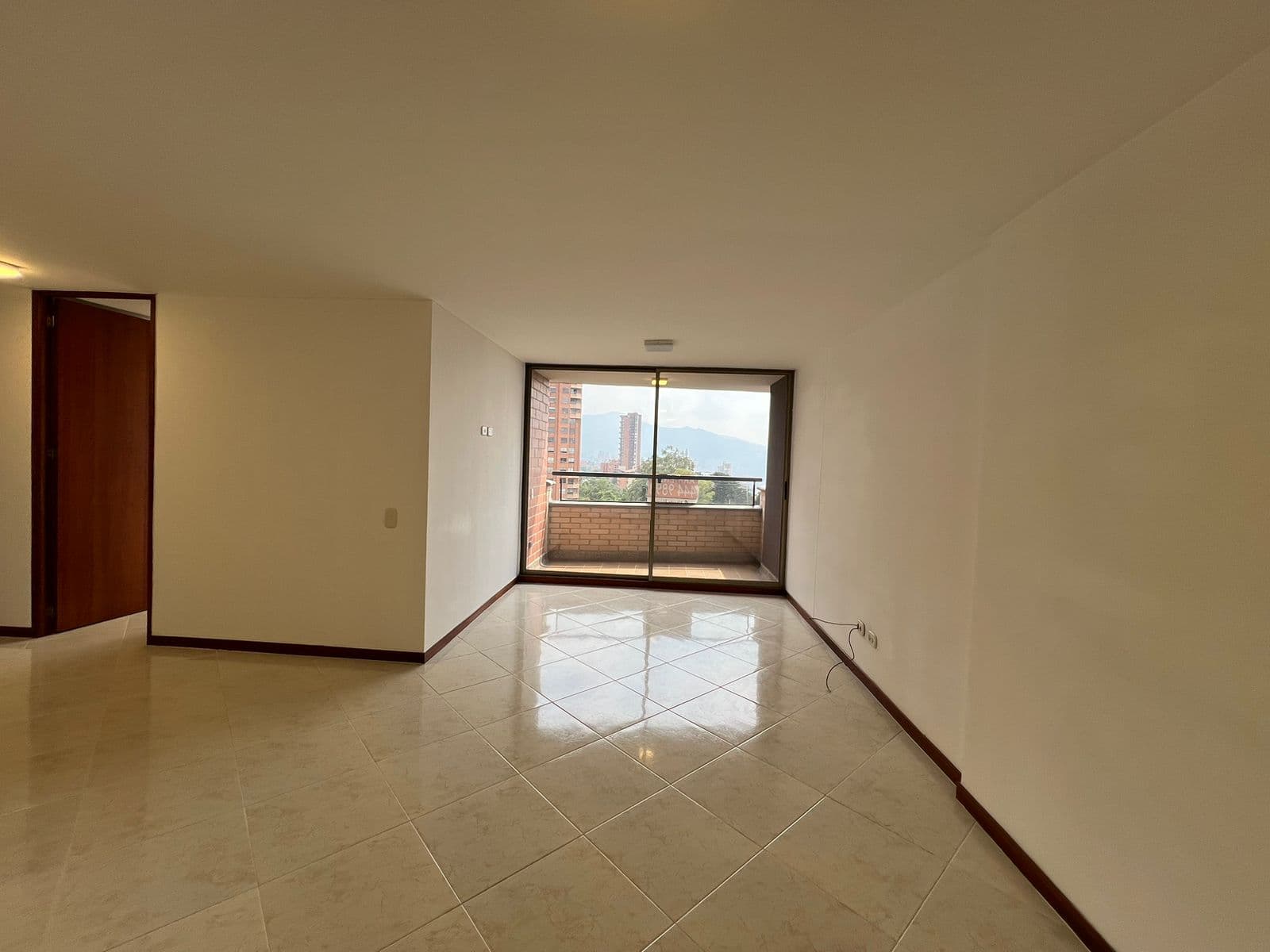 Apartamento en arriendo en La Visitacion Los Gonzalez, El Poblado, Medellín — foto 3 de 16