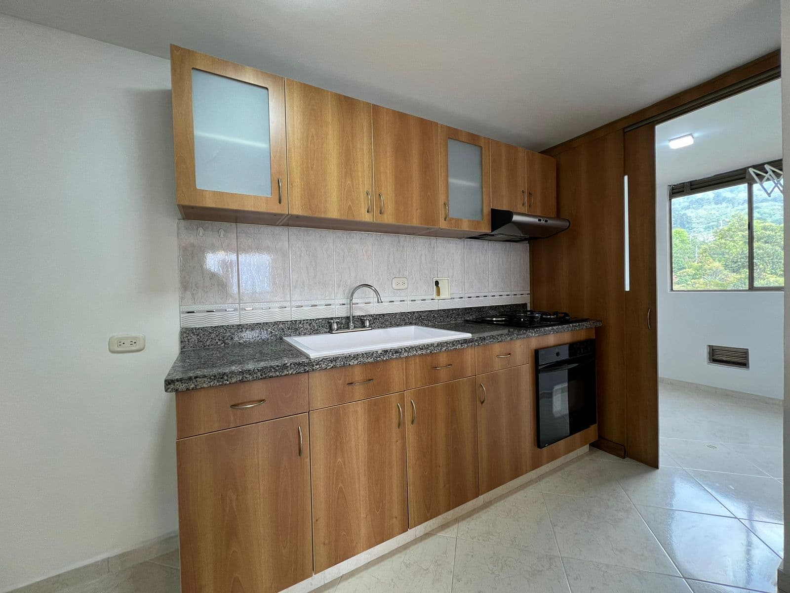 Apartamento en arriendo en La Visitacion Los Gonzalez, El Poblado, Medellín — foto 4 de 16