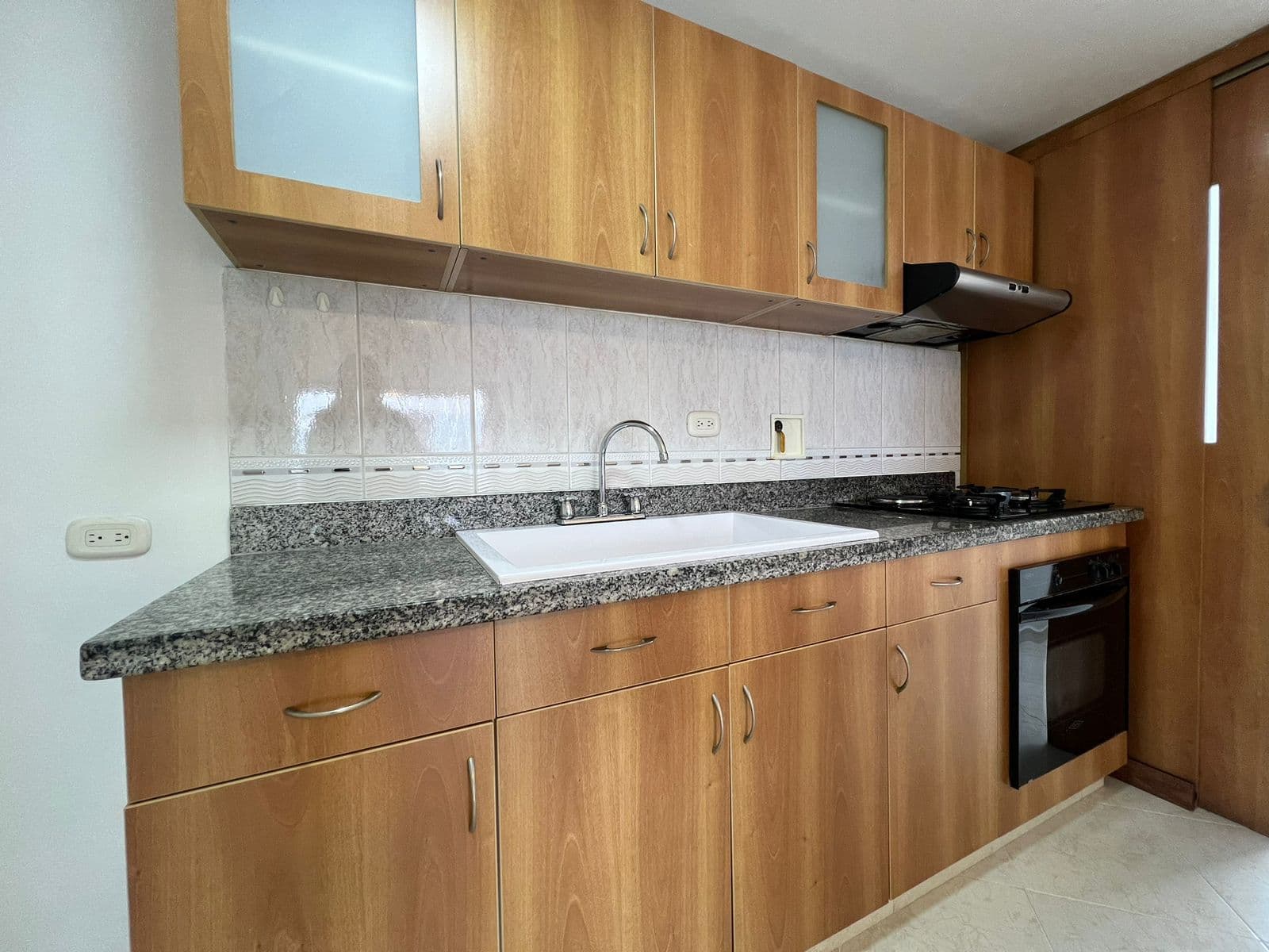 Apartamento en arriendo en La Visitacion Los Gonzalez, El Poblado, Medellín — foto 5 de 16