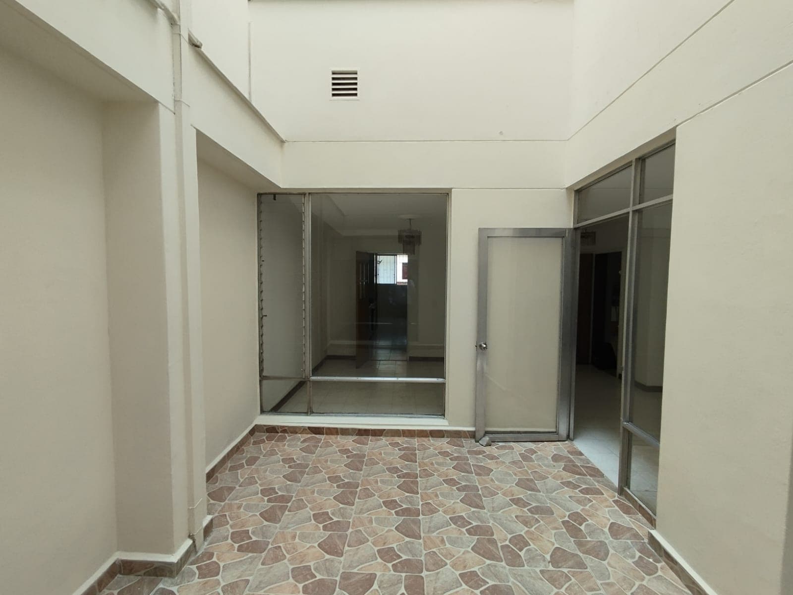 Apartamento en arriendo en Estadio, Laureles, Medellín — foto 2 de 20
