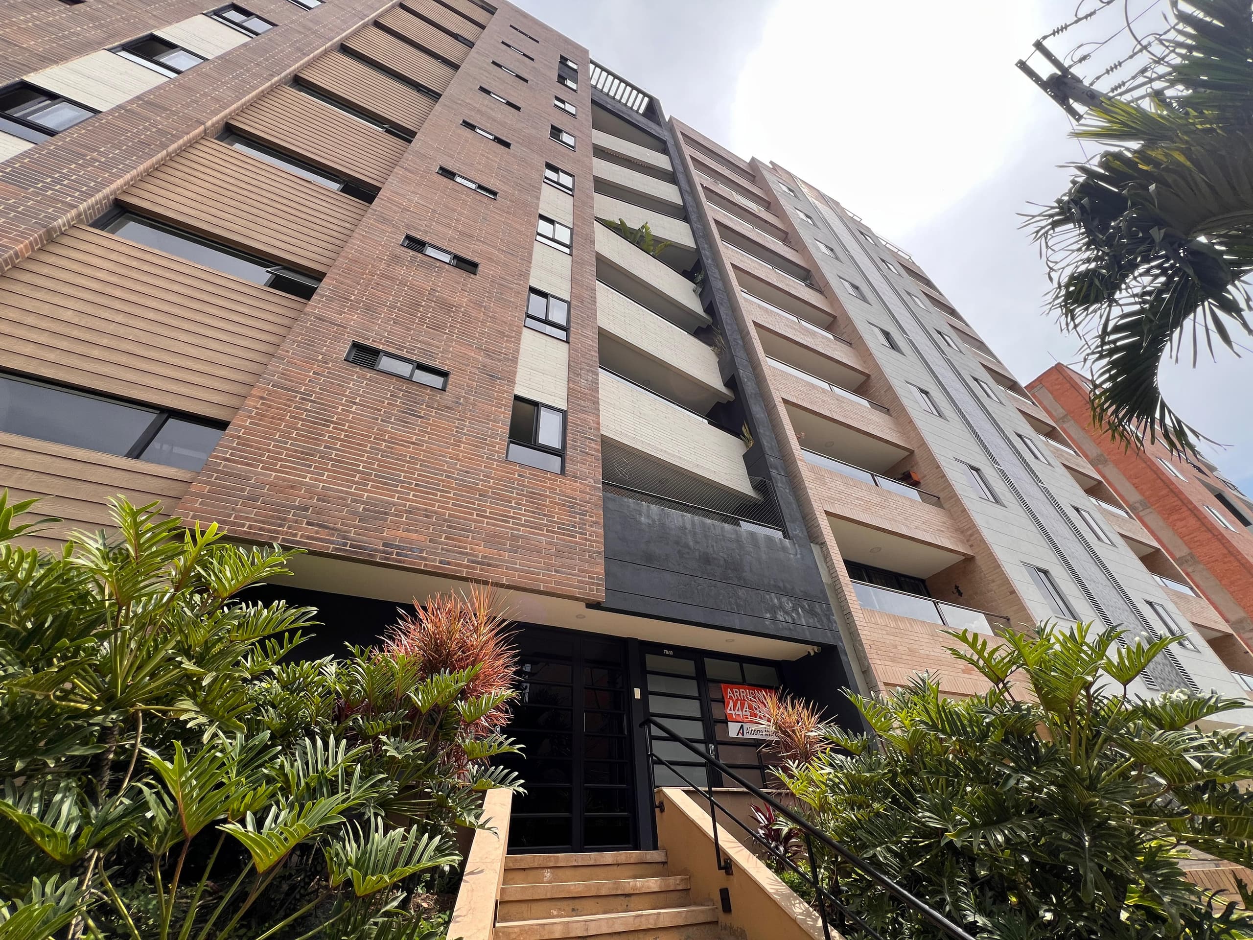 Apartamento en arriendo en El Velódromo, Laureles, Medellín — foto 1 de 20