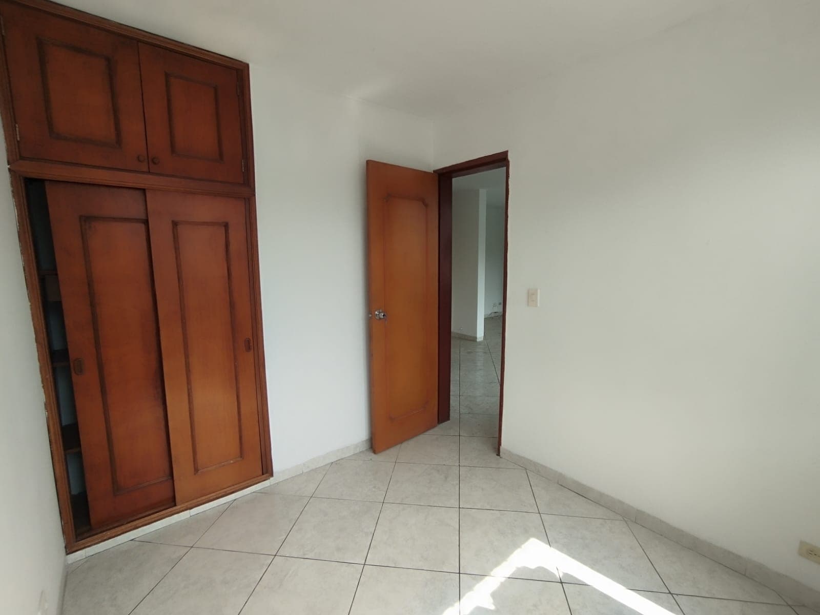 Apartamento en arriendo en San Joaquín, Laureles, Medellín — foto 1 de 18